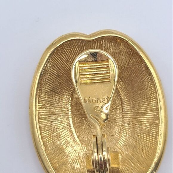 Vintage MONET Goldtone,Cream and Red Clip On Earrings - Picture 3 of 3